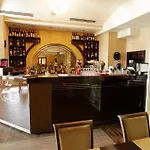 Oxford Hotel Mamaia