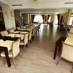 Oxford Hotel Mamaia