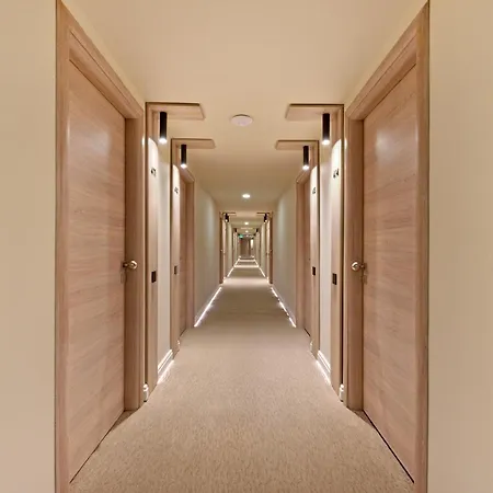 Oxford 4* Mamaja