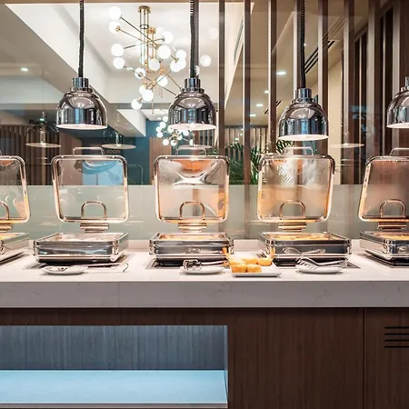 Oxford Hotel Mamaia