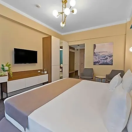 Oxford 4* Mamaia