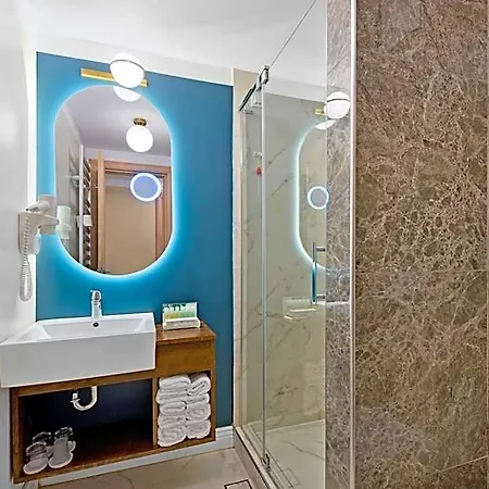 Oxford Hotel Mamaia
