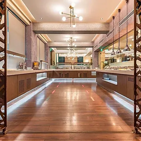 Oxford Hotel 4*